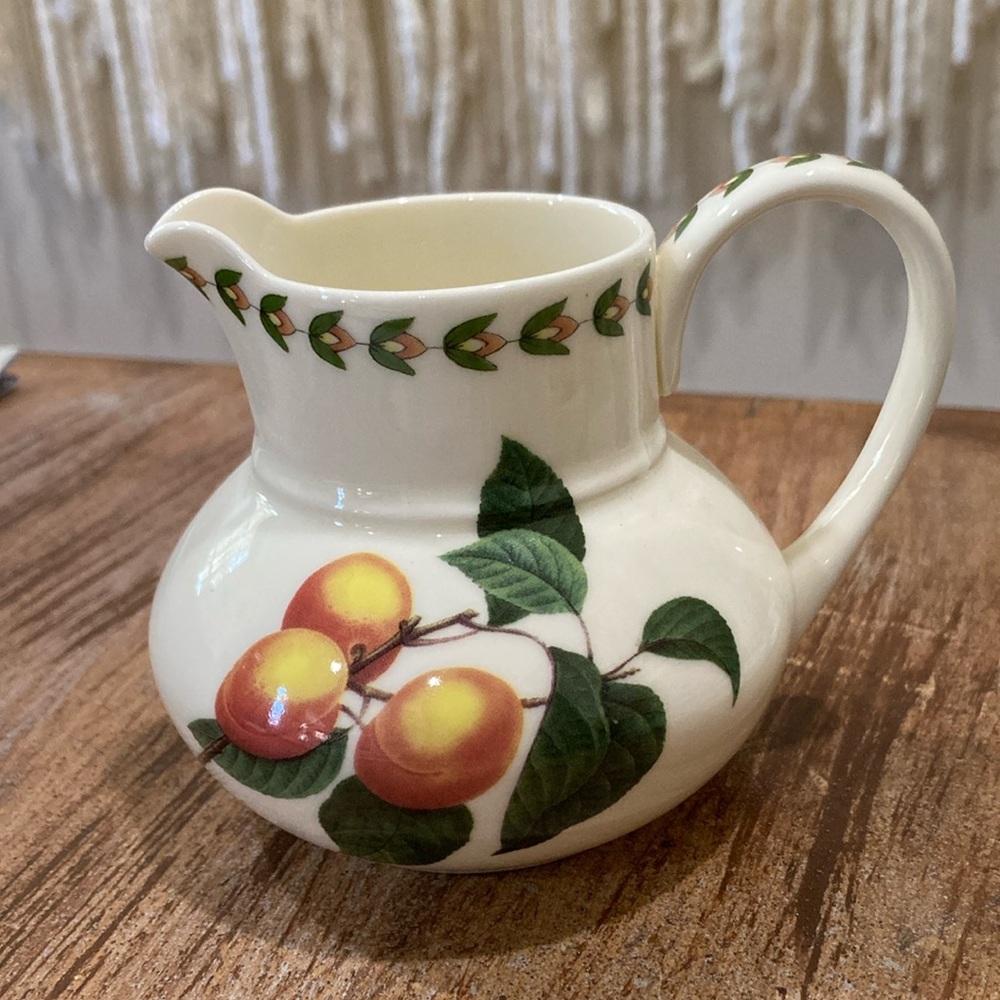 Royale Garden Creamer